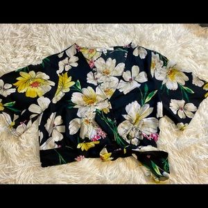 Beautiful crop floral top!!